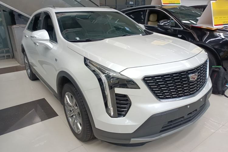 Used Cadillac XT4 2021 28T Two-Wheel Drive Leading Version Front Right 45 Deg