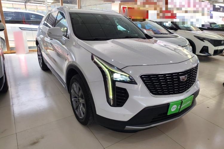 Used Cadillac XT4 2021 28T Two-Wheel Drive Luxury Version Front Right 45 Deg