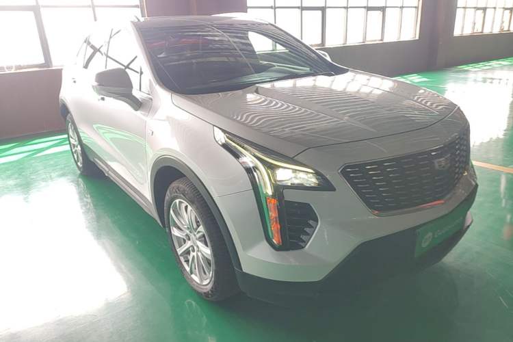 Used Cadillac XT4 2021 28T Two-Wheel Drive Tech Edition Front Right 45 Deg