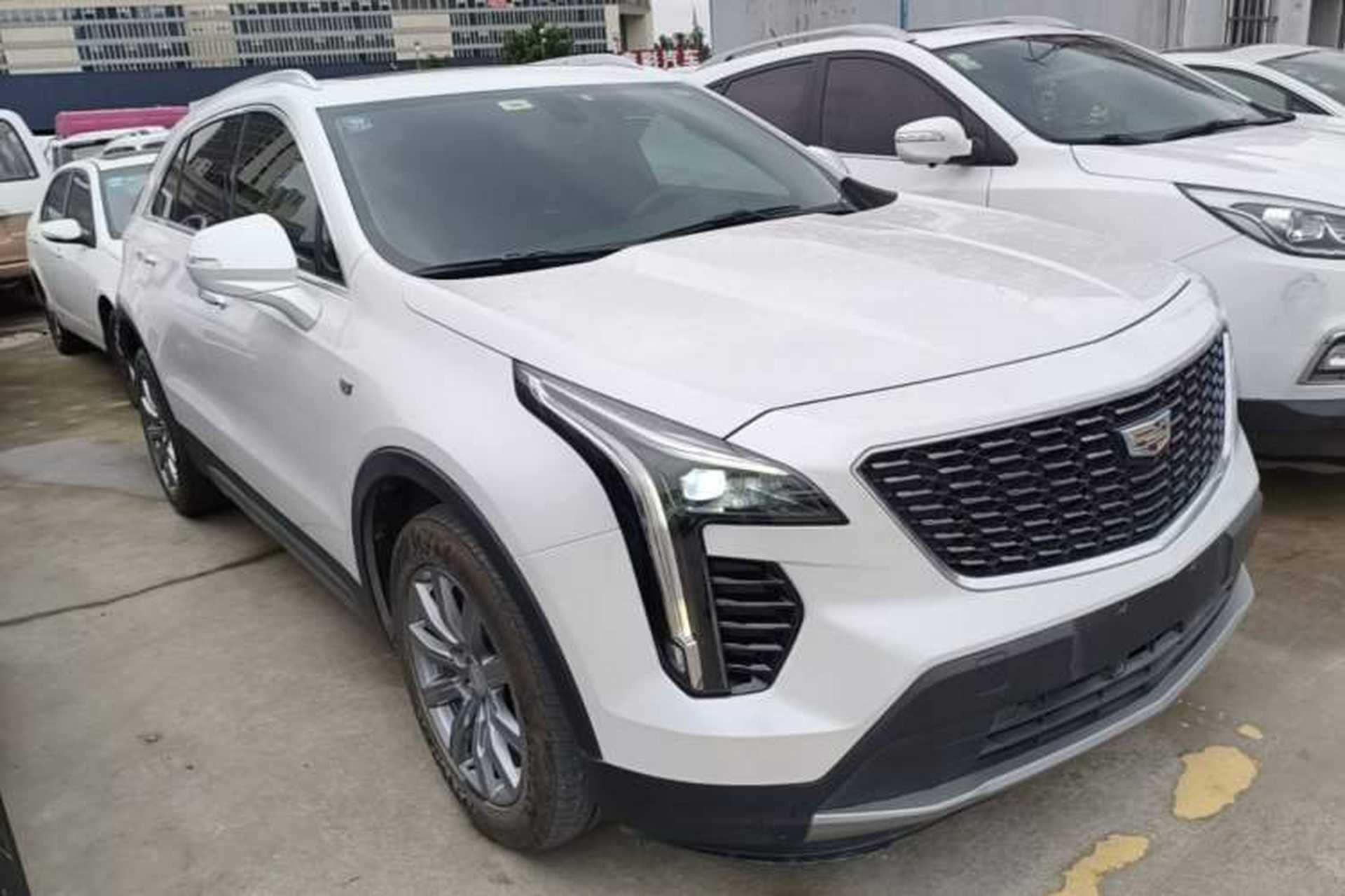Used Cadillac XT4 2021 28T Two-Wheel Drive Luxury Version Front Right 45 Deg