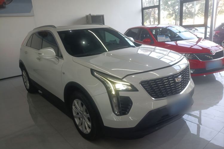 Used Cadillac XT4 2021 28T Two-Wheel Drive Tech Edition Front Right 45 Deg