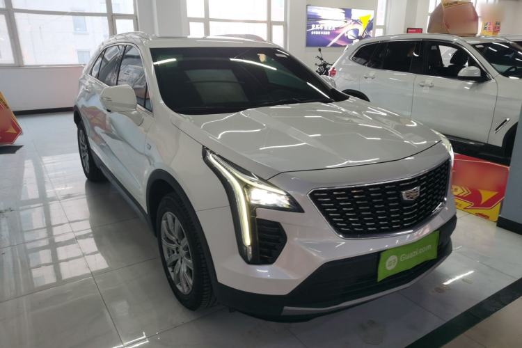Used Cadillac XT4 2021 28T Two-Wheel Drive Luxury Version Front Right 45 Deg