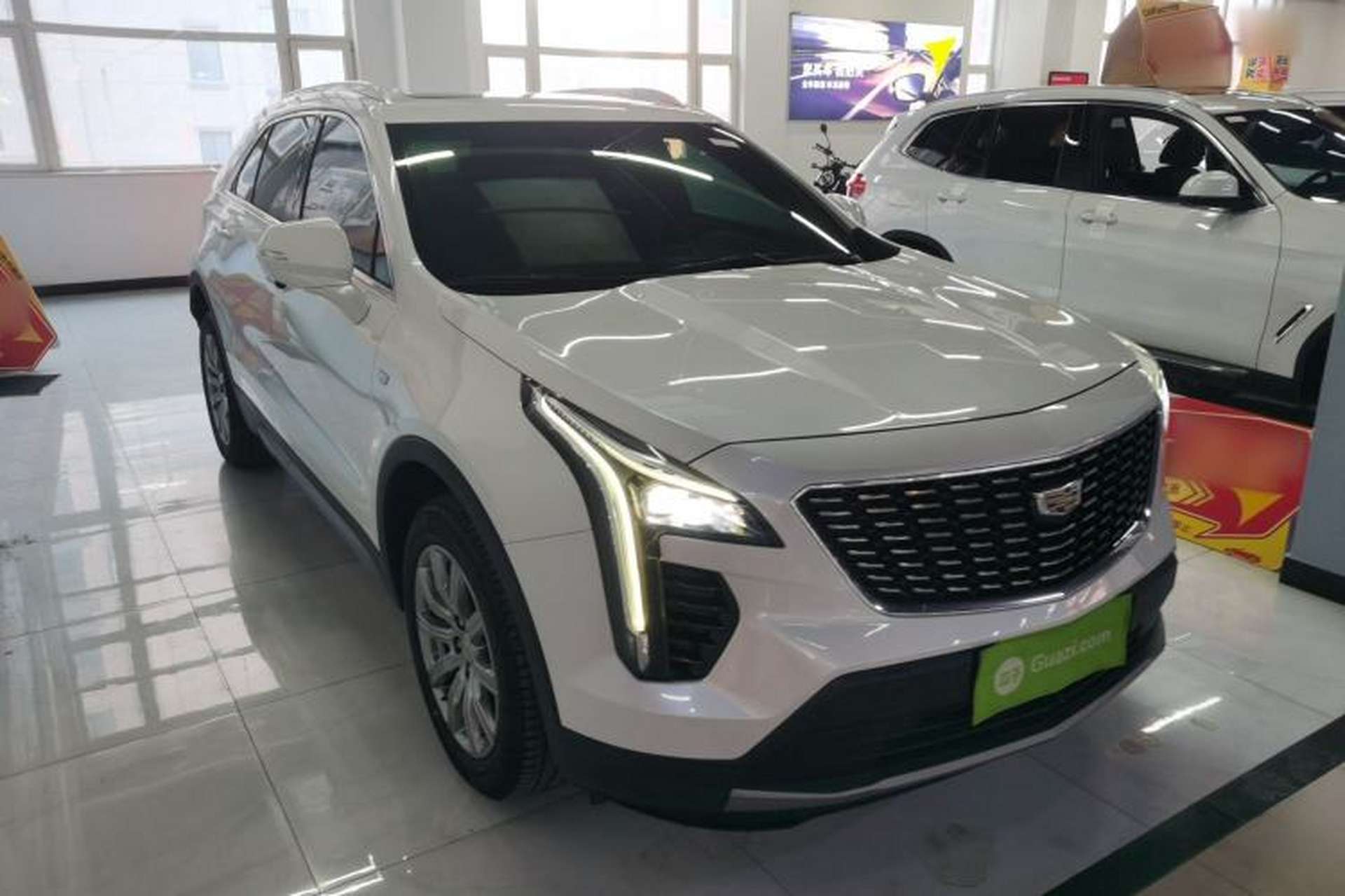 Used Cadillac XT4 2021 28T Two-Wheel Drive Luxury Version Front Right 45 Deg