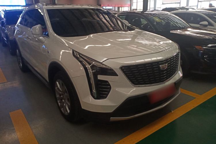 Used Cadillac XT4 2021 28T Two-Wheel Drive Luxury Version Front Right 45 Deg