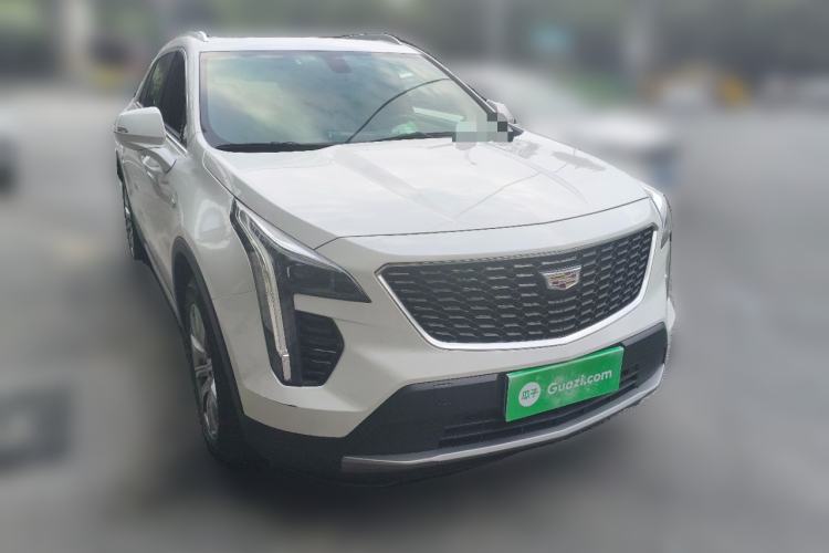 Used Cadillac XT4 2021 28T Two-Wheel Drive Luxury Version Front Right 45 Deg