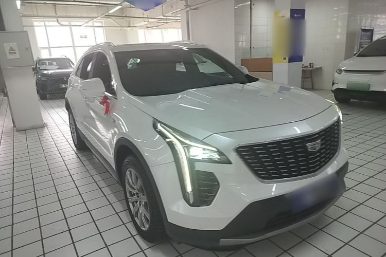 Used Cadillac XT4 2021 28T Two-Wheel Drive Leading Version Front Right 45 Deg