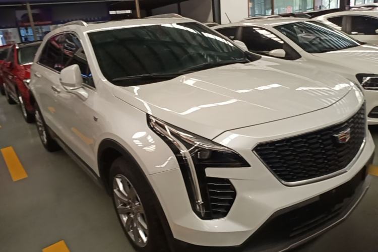 Used Cadillac XT4 2021 28T Two-Wheel Drive Luxury Version Front Right 45 Deg