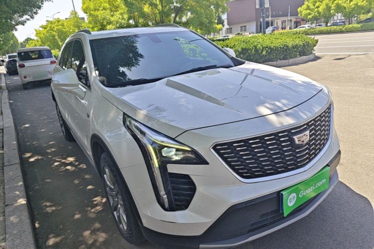 Used Cadillac XT4 2021 28T Two-Wheel Drive Luxury Version Front Right 45 Deg