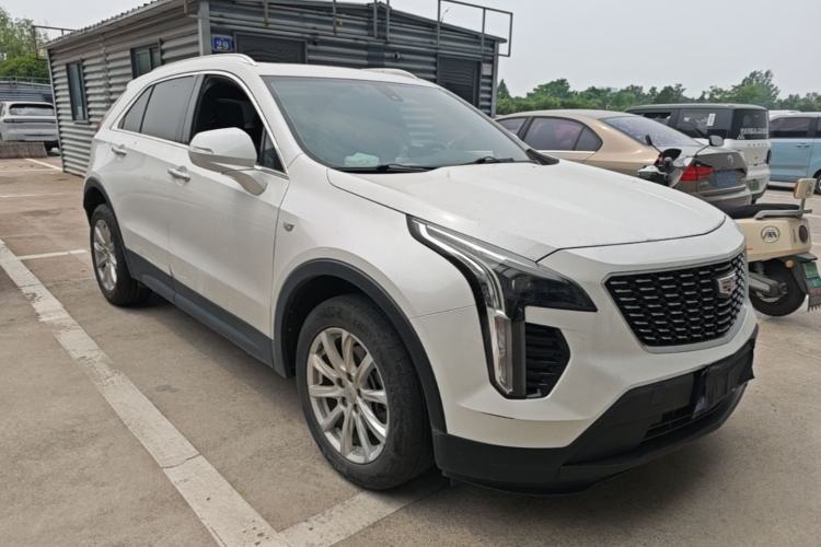 Used Cadillac XT4 2021 28T Two-Wheel Drive Tech Edition Front Right 45 Deg