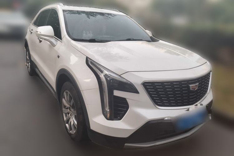 Used Cadillac XT4 2021 28T Two-Wheel Drive Leading Version Front Right 45 Deg