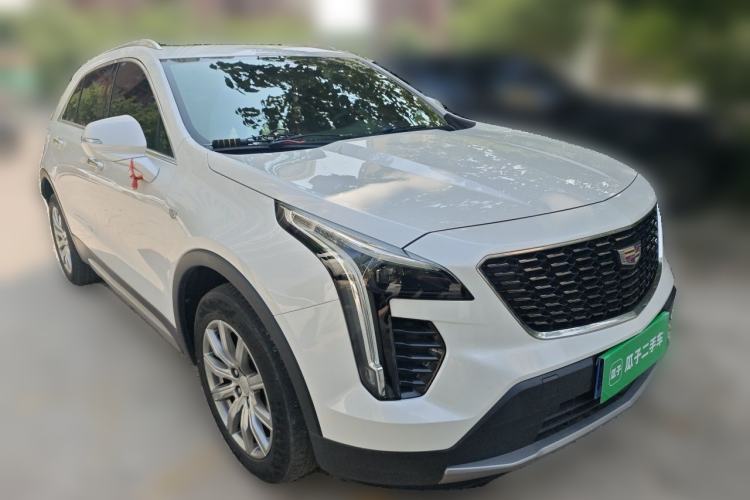Used Cadillac XT4 2021 28T Two-Wheel Drive Luxury Version Front Right 45 Deg