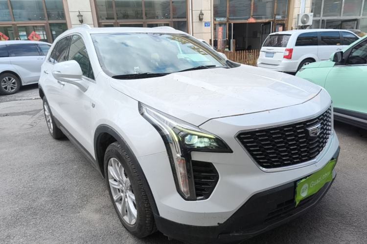 Used Cadillac XT4 2021 28T Two-Wheel Drive Tech Edition Front Right 45 Deg