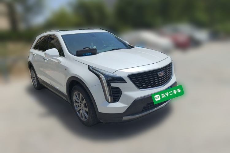 Used Cadillac XT4 2021 28T Two-Wheel Drive Luxury Version Front Right 45 Deg