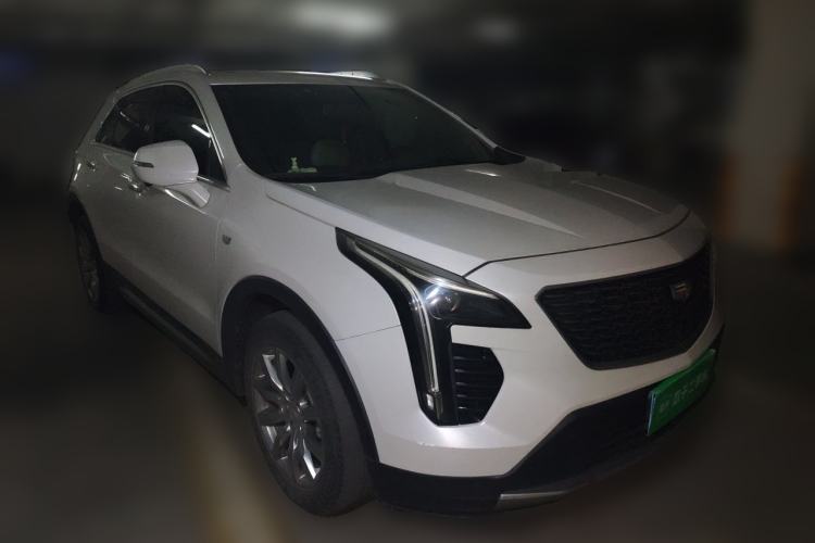 Used Cadillac XT4 2021 28T Two-Wheel Drive Luxury Version Front Right 45 Deg