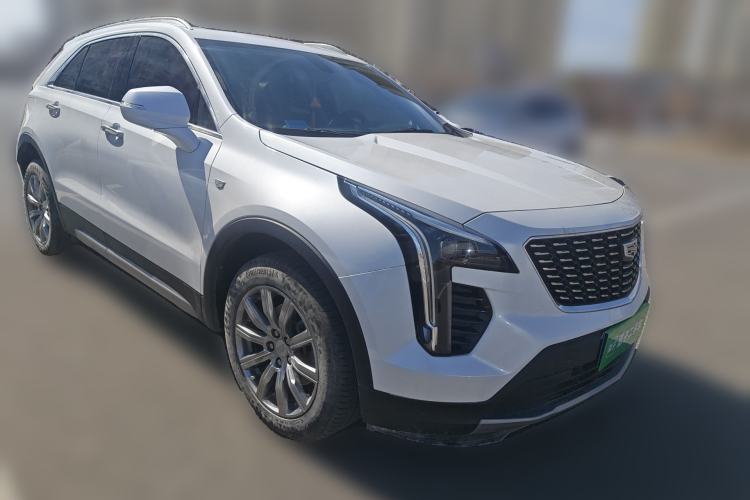 Used Cadillac XT4 2021 28T Two-Wheel Drive Luxury Version Front Right 45 Deg