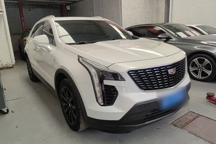 Used Cadillac XT4 2021 28T Two-Wheel Drive Tech Edition Front Right 45 Deg