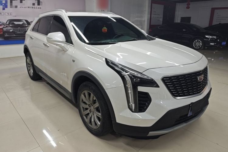 Used Cadillac XT4 2021 28T Two-Wheel Drive Luxury Version Front Right 45 Deg
