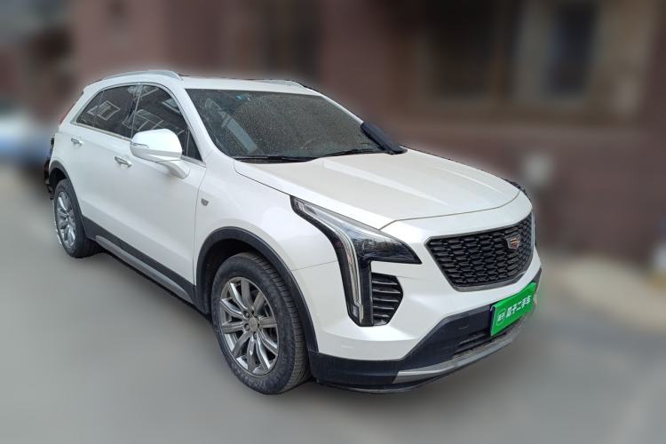 Used Cadillac XT4 2021 28T Two-Wheel Drive Luxury Version Front Right 45 Deg