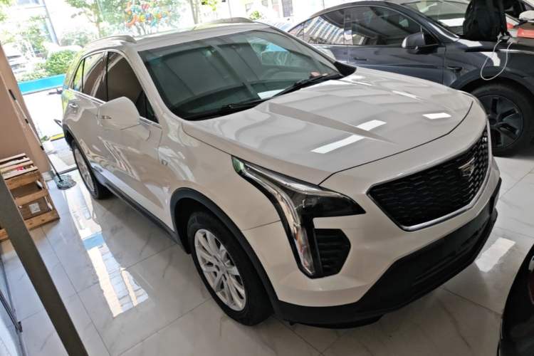 Used Cadillac XT4 2021 28T Two-Wheel Drive Tech Edition Front Right 45 Deg