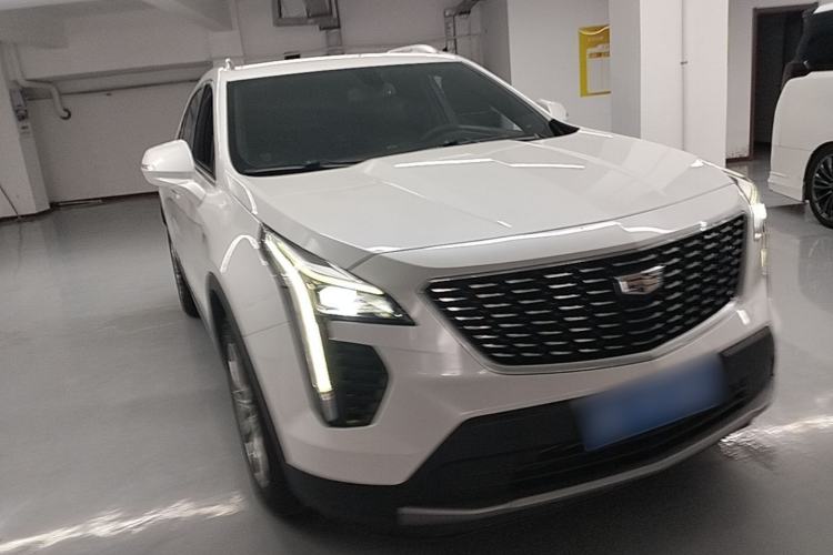 Used Cadillac XT4 2021 28T Two-Wheel Drive Leading Version Front Right 45 Deg