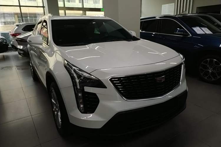 Used Cadillac XT4 2021 28T Two-Wheel Drive Tech Edition Front Right 45 Deg