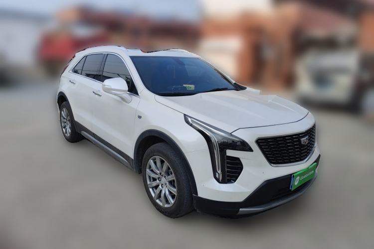 Used Cadillac XT4 2021 28T Two-Wheel Drive Luxury Version Front Right 45 Deg