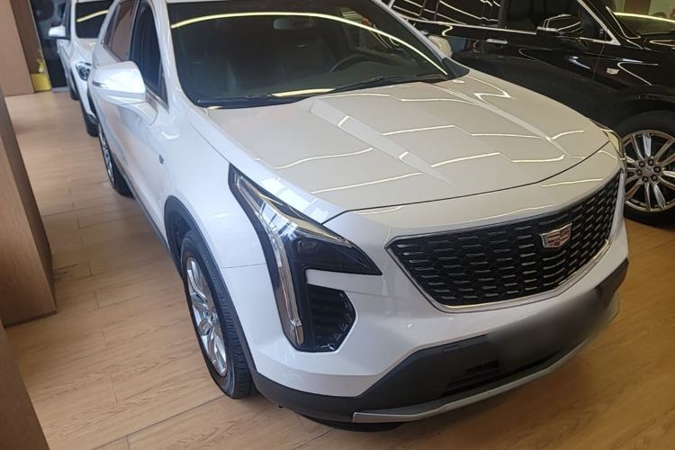 Used Cadillac XT4 2021 28T Two-Wheel Drive Leading Version Front Right 45 Deg