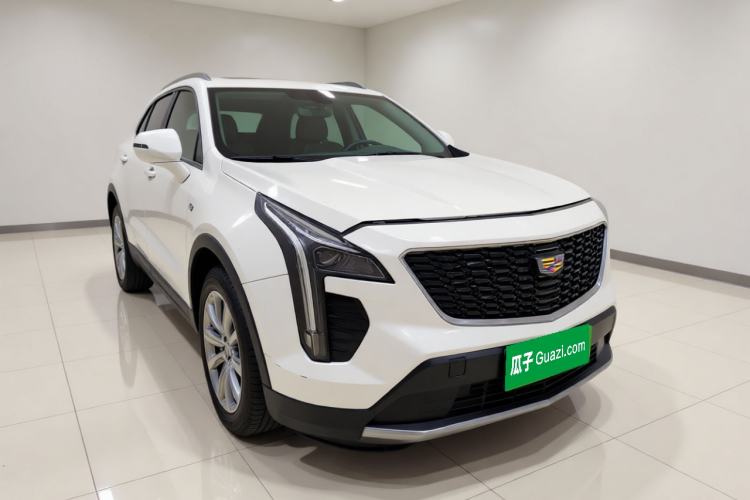 Used Cadillac XT4 2021 28T Two-Wheel Drive Luxury Version Front Right 45 Deg