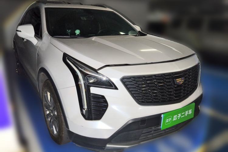 Used Cadillac XT4 2021 28T Two-Wheel Drive Luxury Version Front Right 45 Deg
