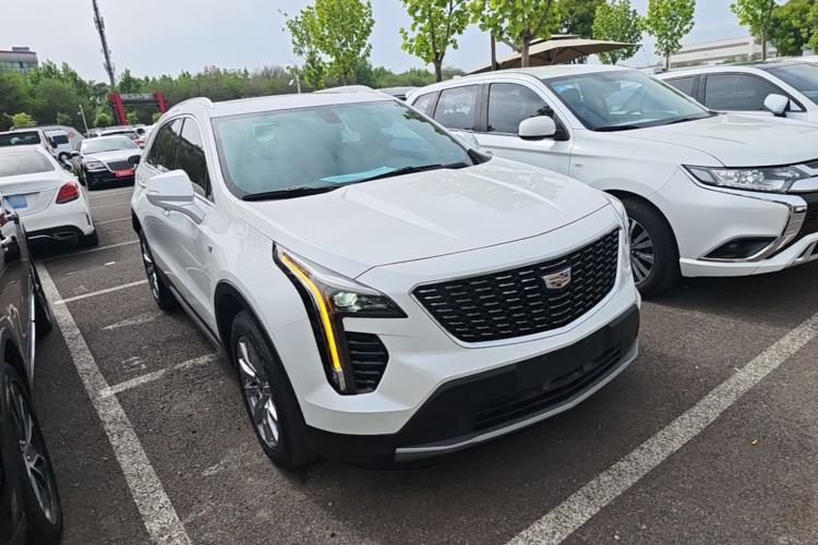 Used Cadillac XT4 2021 28T Two-Wheel Drive Leading Version Front Right 45 Deg