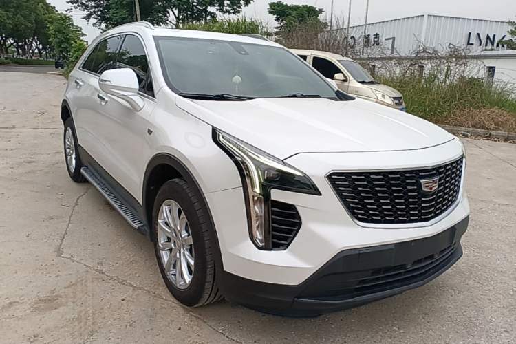 Used Cadillac XT4 2021 28T Two-Wheel Drive Tech Edition Front Right 45 Deg