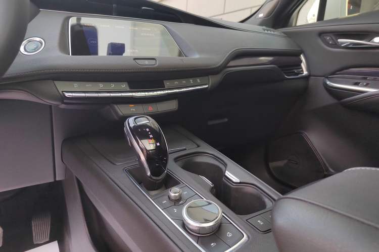 Used Cadillac XT4 2021 28T Two-Wheel Drive Tech Edition Gear Lever