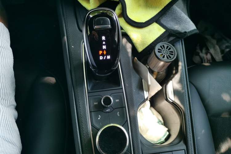 Used Cadillac XT4 2021 28T Two-Wheel Drive Tech Edition Gear Lever