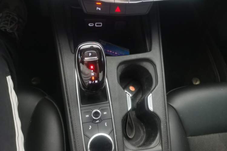 Used Cadillac XT4 2021 28T Two-Wheel Drive Tech Edition Gear Lever