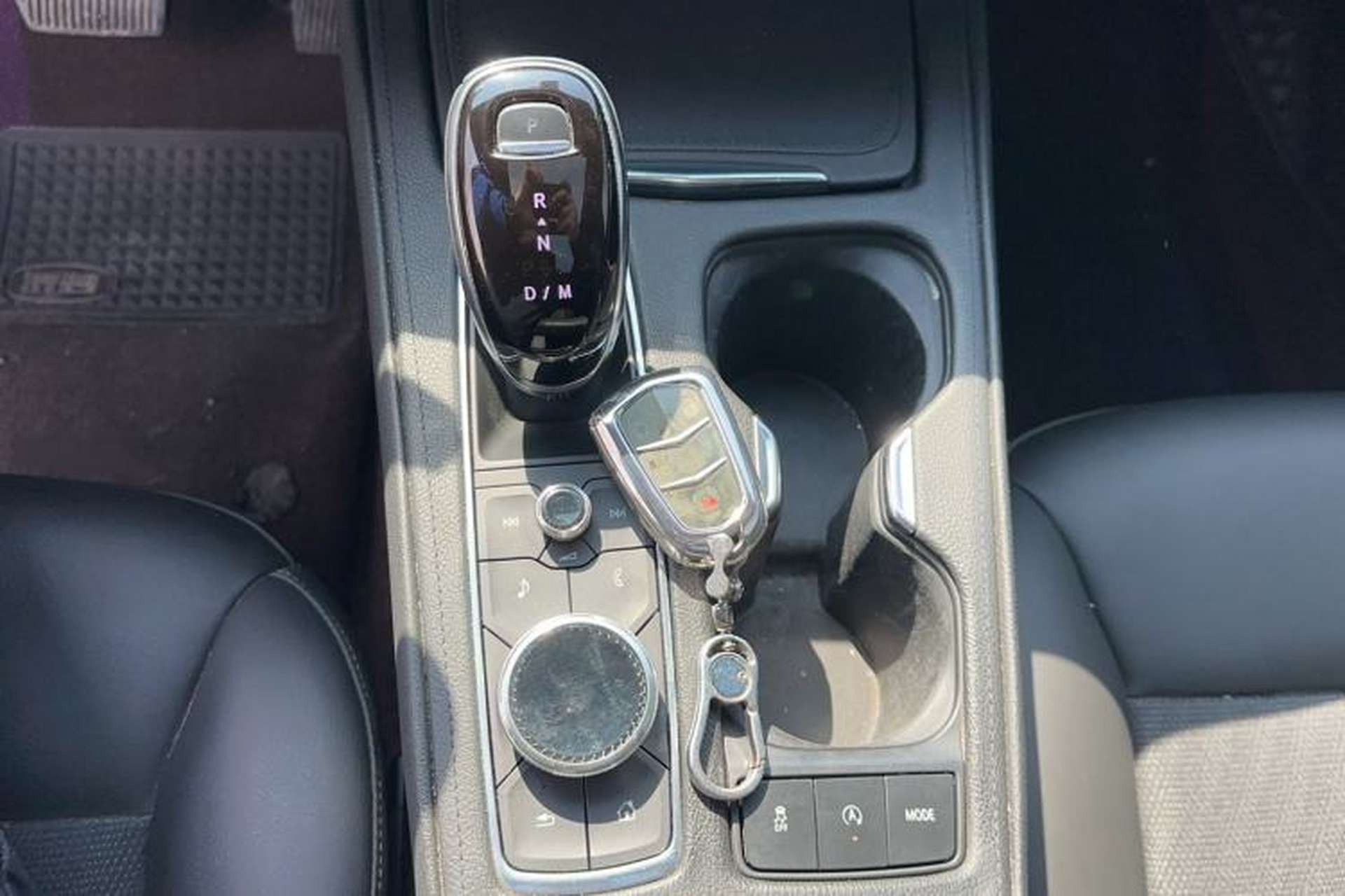 Used Cadillac XT4 2021 28T Two-Wheel Drive Tech Edition Gear Lever
