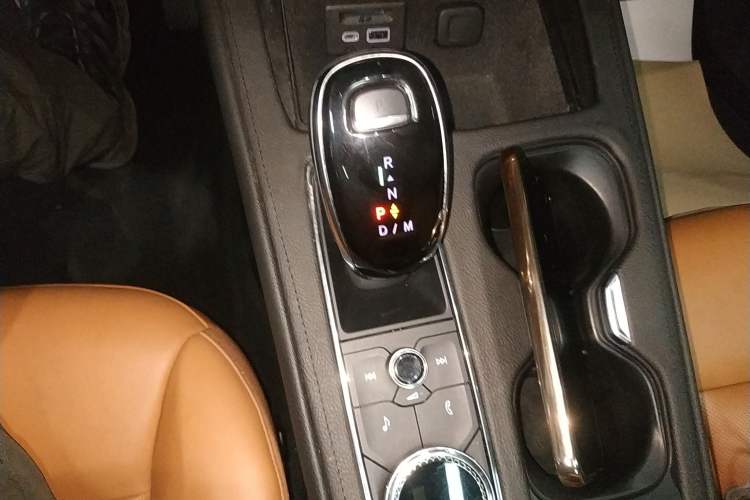 Used Cadillac XT4 2021 28T Four-Wheel Drive Platinum Edition Gear Lever