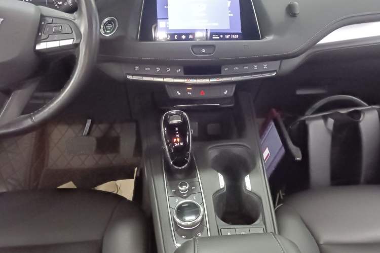 Used Cadillac XT4 2021 28T Two-Wheel Drive Leading Version Gear Lever
