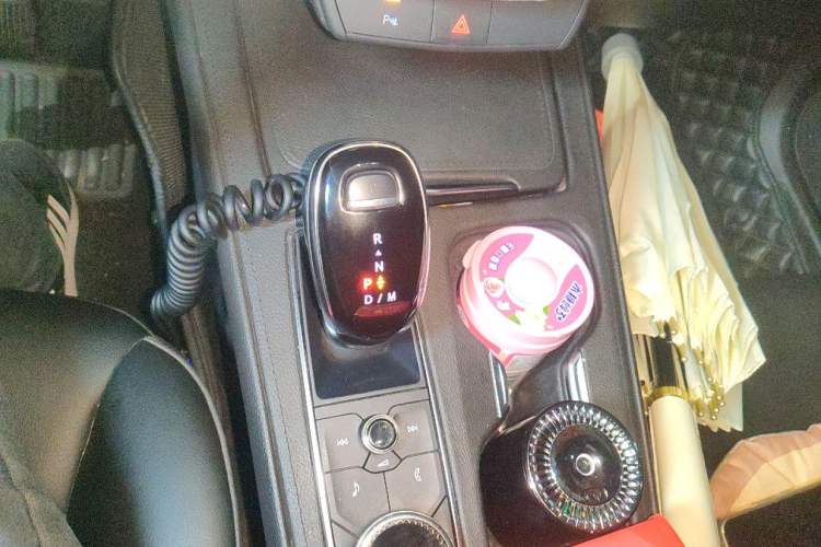 Used Cadillac XT4 2021 28T Two-Wheel Drive Tech Edition Gear Lever