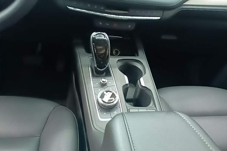 Used Cadillac XT4 2021 28T Two-Wheel Drive Leading Version Gear Lever