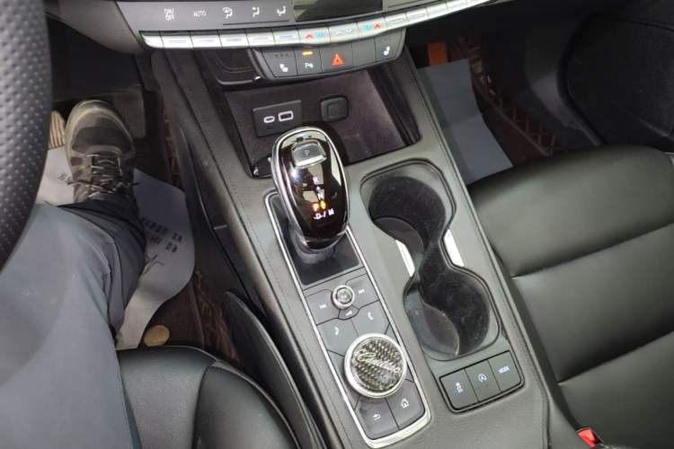 Used Cadillac XT4 2021 28T Two-Wheel Drive Luxury Version Gear Lever