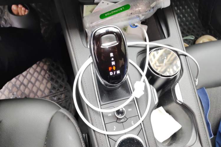 Used Cadillac XT4 2021 28T Two-Wheel Drive Tech Edition Gear Lever