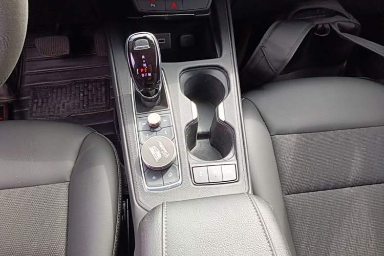 Used Cadillac XT4 2021 28T Two-Wheel Drive Tech Edition Gear Lever