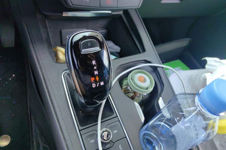 Used Cadillac XT4 2021 28T Two-Wheel Drive Tech Edition Gear Lever