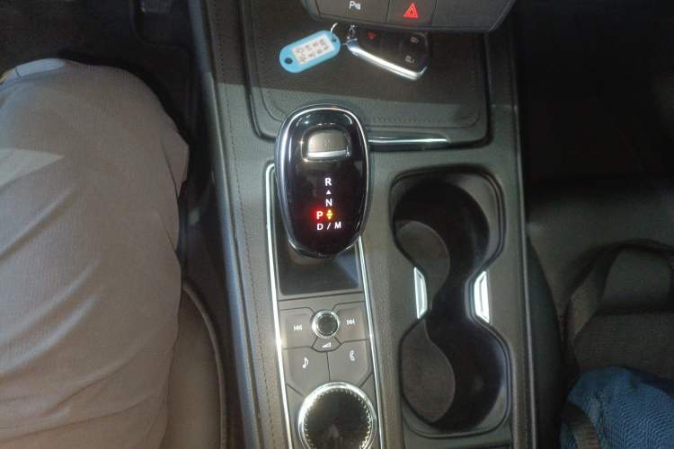 Used Cadillac XT4 2021 28T Two-Wheel Drive Tech Edition Gear Lever