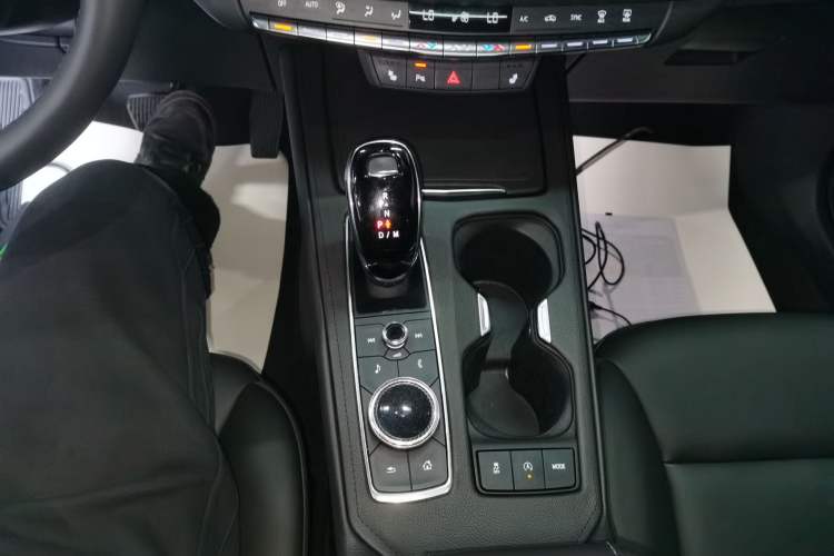 Used Cadillac XT4 2021 28T Two-Wheel Drive Luxury Version Gear Lever