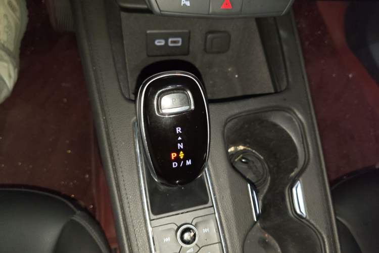 Used Cadillac XT4 2021 28T Two-Wheel Drive Tech Edition Gear Lever