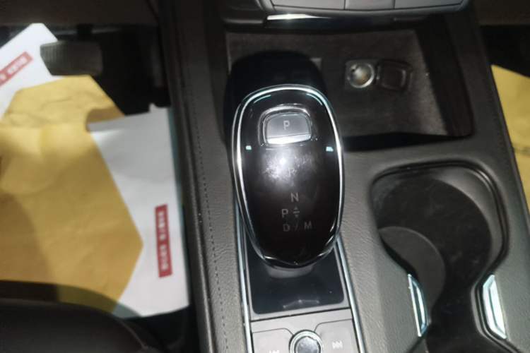 Used Cadillac XT4 2021 28T Two-Wheel Drive Tech Edition Gear Lever