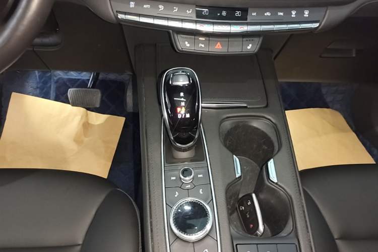Used Cadillac XT4 2021 28T Two-Wheel Drive Leading Version Gear Lever