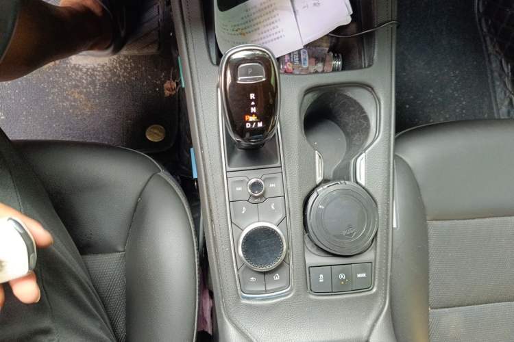 Used Cadillac XT4 2021 28T Two-Wheel Drive Tech Edition Gear Lever