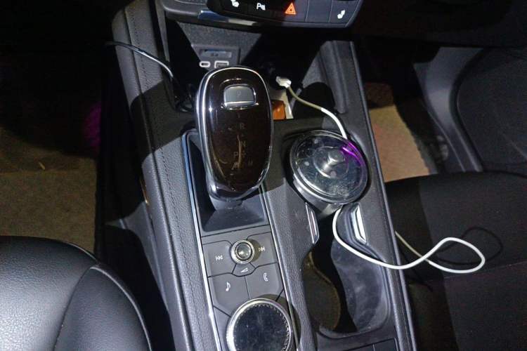 Used Cadillac XT4 2021 28T Two-Wheel Drive Luxury Version Gear Lever